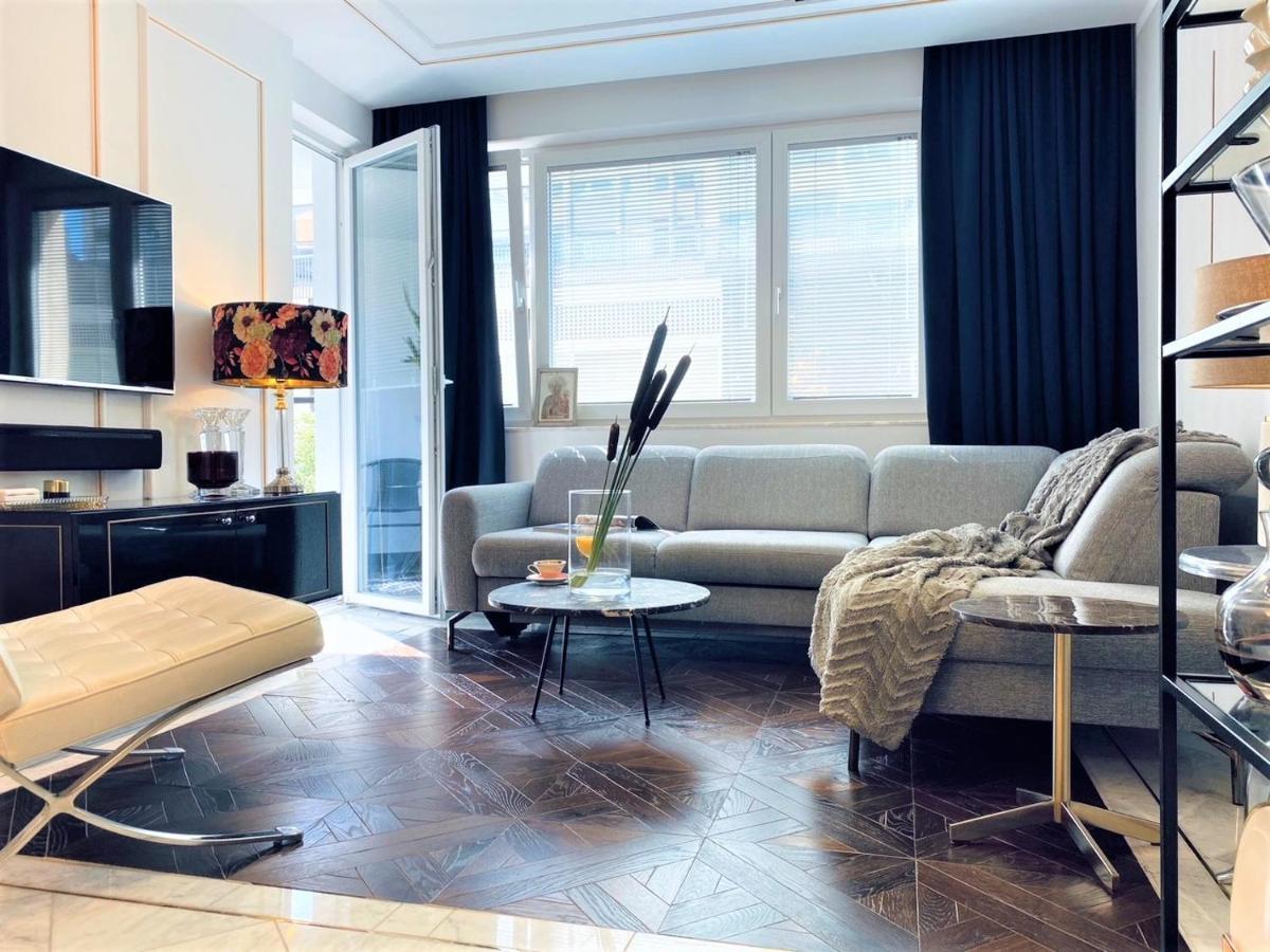 Luxury At Center At Palace +netflix! Warschau